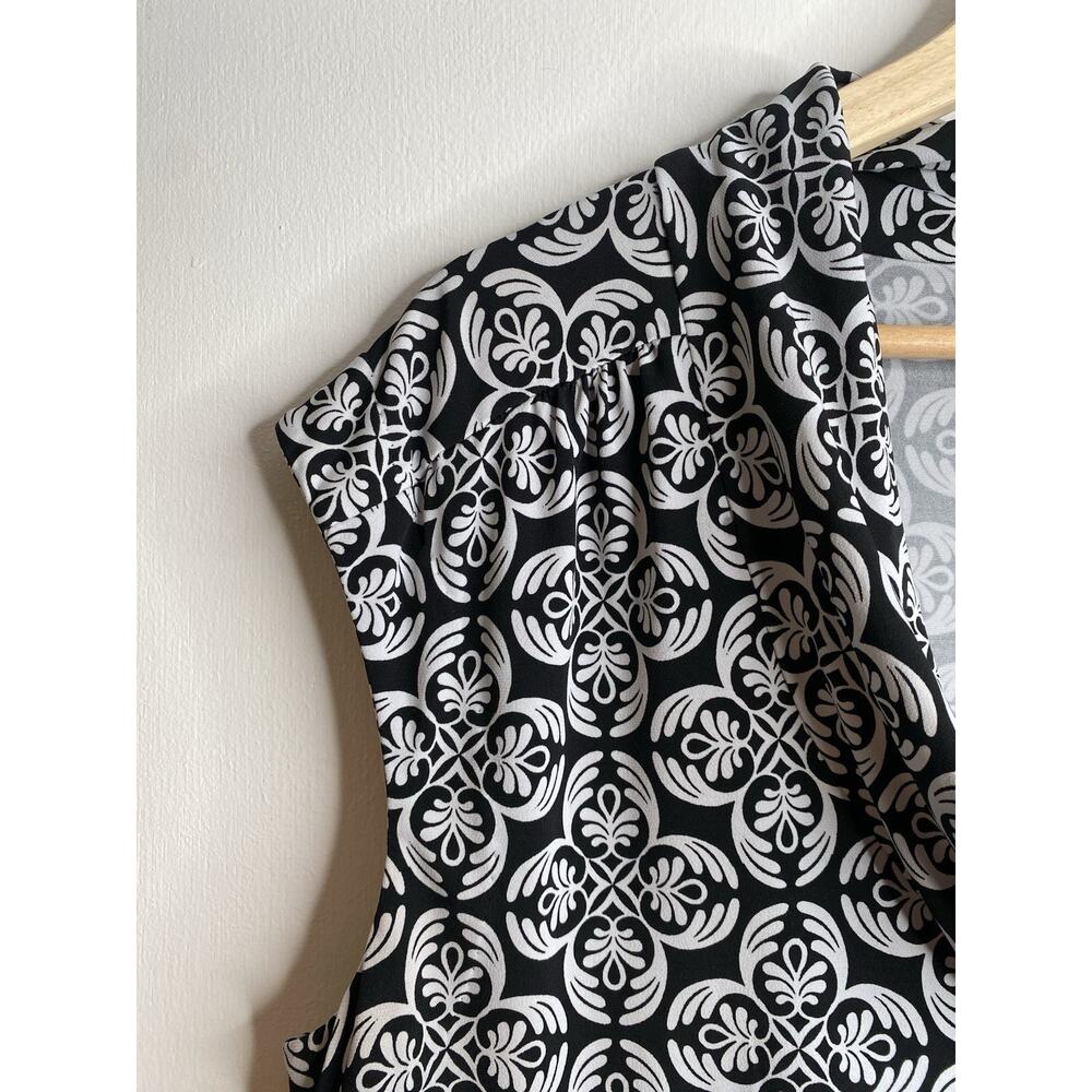 White House Black Market Women's Black & White Medallion Cowl Neck Sleeveless XL - Picture 2 of 6
